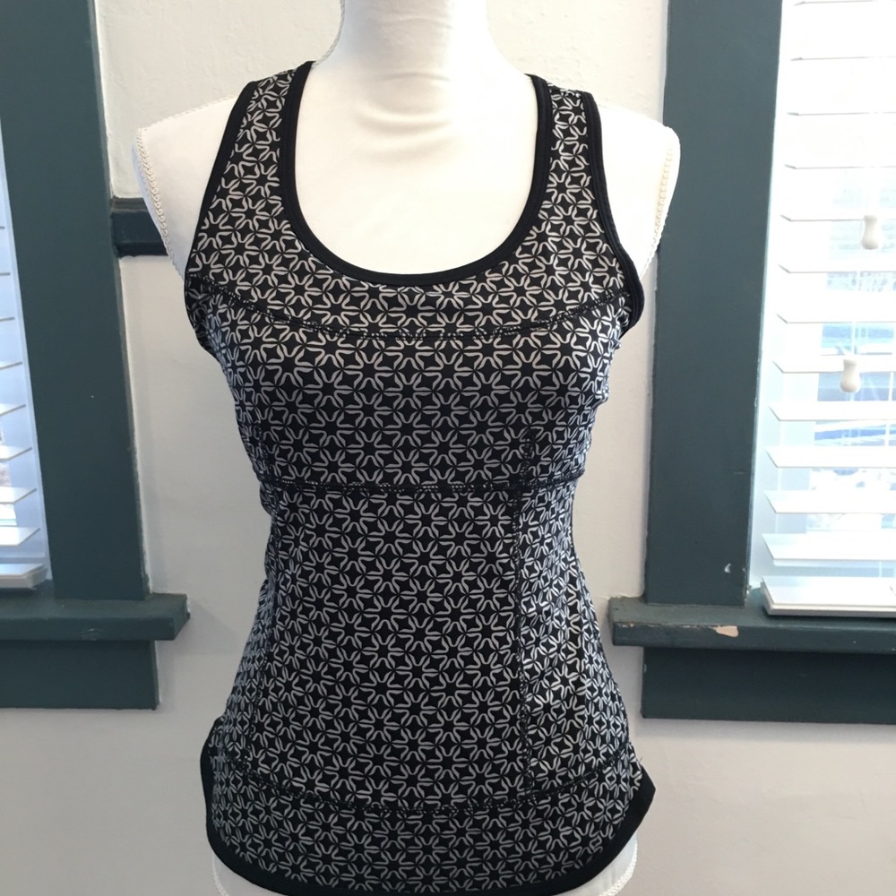 Tek Gear. Workout top. Size Medium.
